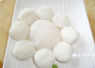 5、果香山药泥,用白色的山药泥做成向日葵的花型