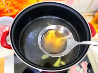 8、妈妈的味道～西红柿土豆排骨汤,入两勺料酒！