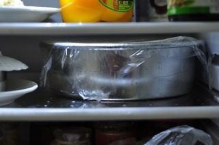 11、菠萝慕斯,入冰箱冷藏至凝固