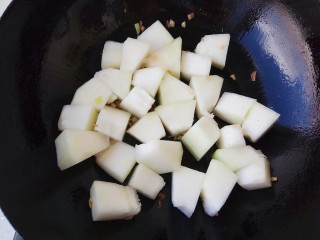 6、似肉不是肉，红烧冬瓜,冬瓜翻炒