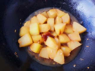 12、似肉不是肉，红烧冬瓜,再放入适量盐和半勺耗油提鲜