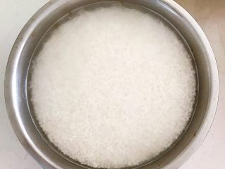 7、北方传统粽子,糯米浸泡好了