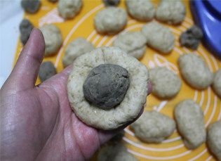 5、全麦豆沙小餐包 ,包上绿豆馅