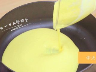 5、香甜玉米泥 宝宝健康辅食，促进胃肠蠕动,得出了少部分的精华，倒入锅中大火煮开。