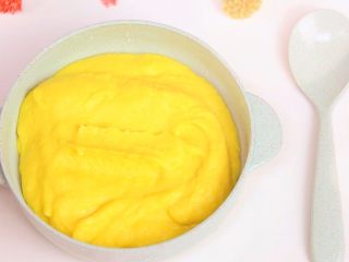 8、香甜玉米泥 宝宝健康辅食，促进胃肠蠕动,????小贴士：不一样的地方在哪？如果像大部分做法那样 蒸熟—打汁—过滤，要把料理机和过滤网的卫生都考虑进去，造成了二次污染，三次污染。