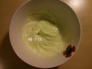 1、大理石磅蛋糕,[制作原味面糊]黄油50G室温软化后加糖粉50G打发至颜色变浅发白，体积变大呈羽毛状