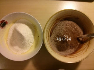 4、大理石磅蛋糕,再加入隔水融化的15G黑巧克力拌匀备用