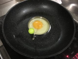 17、英式车轮饼 麦满分,车轮饼里面可以夹鸡蛋,培根,肉饼等等