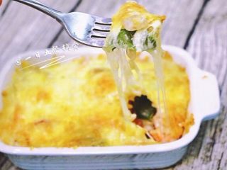 13、鲜虾芝士焗饭, 每一口都是大大满足,这饭果然有毒!吃了会上瘾!