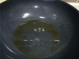 7、辣子鸡丁,炒锅里留底油