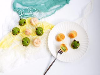 15、青蛙泡芙,	白色的是白巧克力+奶油1:1混合的淋面