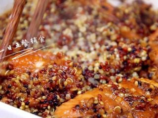 9、藜麦蒸鸡翅,????小贴士：藜麦的表面是有皂角苷的，所以害虫不吃哟, 就不用担心我们都很关注又没有办法的农药残留啦，天然的让我们超级放心。 