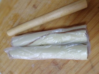 13、猫耳朵,装入保鲜袋，冰箱冷冻40分钟。