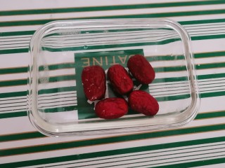 3、红薯圆子,红枣清洗干净备用