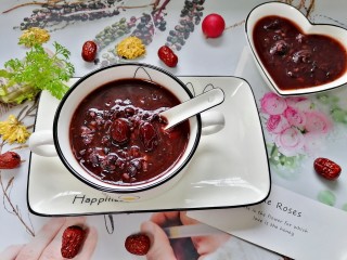 15、红枣黑米粥,拍上成品图，美味又营养的黑米红枣粥就完成了。