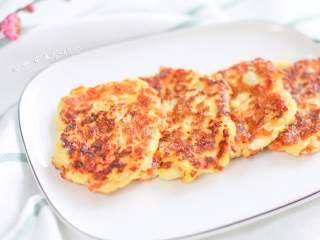 7、胡萝卜鲜虾米粉饼,完成。