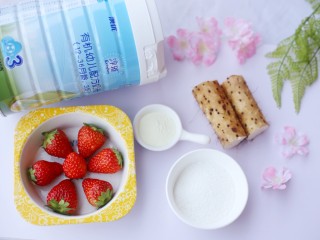 1、甜糯小可爱草莓大福,准备食材：①山药半根 ②草莓7个③澳优淳璀有机奶粉10克 ④椰蓉适量