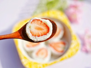 15、甜糯小可爱草莓大福,来一个～