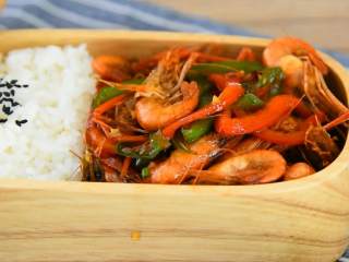 8、油爆虾—火爆杭州的老头儿油爆虾，自己在家也能做,经典的油爆虾，震撼你的味蕾。