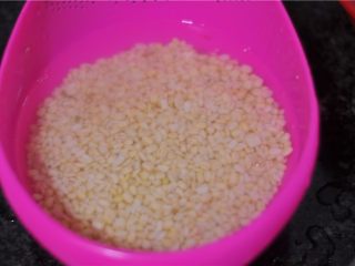 3、爱心杏仁慕斯,绿豆全部去皮