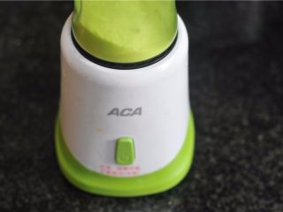 6、爱心杏仁慕斯,白糖用料理机打碎