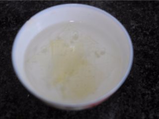 10、爱心杏仁慕斯,吉利丁片用冷水泡软