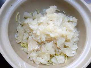 10、蜂蜜柚子茶,中火煮开后，就一直要保持中小火慢慢熬。