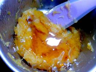 13、蜂蜜柚子茶,15.放凉后，加入蜂蜜搅匀,就可做好啦！