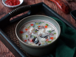 12、肉丝木耳疙瘩面汤,装碗享用,早晨来一碗,浑身都暖暖的