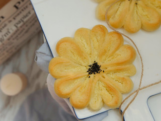 14、椰蓉菊花面包,成品图~