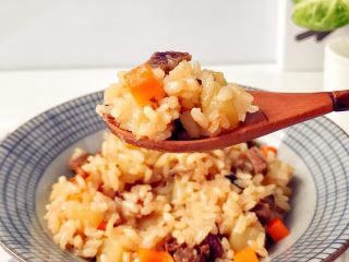 11、宝宝辅食:有饭、有菜、有肉,啥都有的土豆牛肉焖饭!18M+,不多说