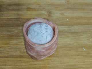 7、#咸味#芝士香芋培根卷,培根卷在芋泥外面