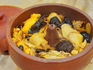 14、虫草花汽锅鸡,上桌。