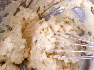 9、奶油奶酪戚风,搅拌均匀