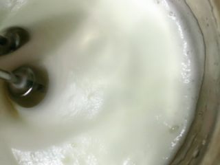 18、奶油奶酪戚风,这个状态我们加第三份糖