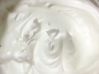 20、奶油奶酪戚风,打好的蛋白
