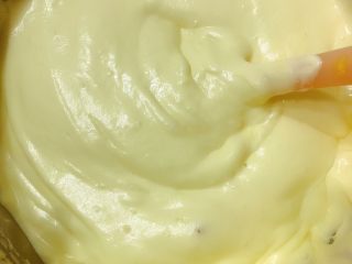 24、奶油奶酪戚风,搅拌好的糊糊