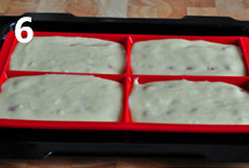 6、 圣诞华夫饼,将面糊倒入模具中，约8分满