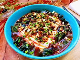 17、零厨艺的简单美味➕黑白配皮蛋拌豆腐,成品