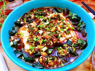 18、零厨艺的简单美味➕黑白配皮蛋拌豆腐,成品