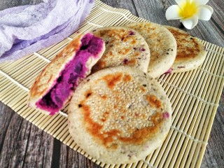 20、孝心包~无糖八珍紫薯包,这是用饼铛烙了一部分，看个人口味。