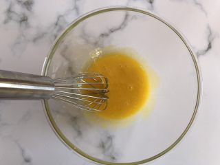 2、迷你巧克力夹心派,搅拌均匀