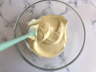 7、迷你巧克力夹心派,翻拌均匀