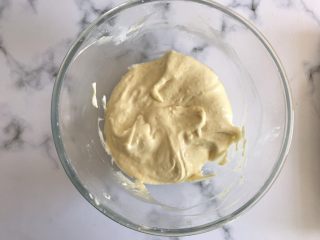 9、迷你巧克力夹心派,上下翻拌均匀