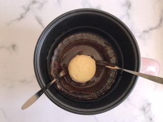 15、迷你巧克力夹心派,蘸满上巧克力