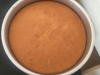 14、贺寿双层蛋糕(10＋6寸), 160°烤50分钟。