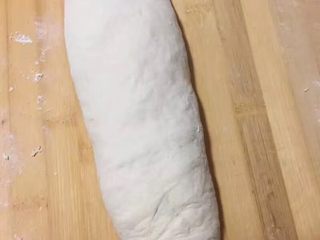 4、肉夹馍,面团发好后，揉一会排气，揉成长条