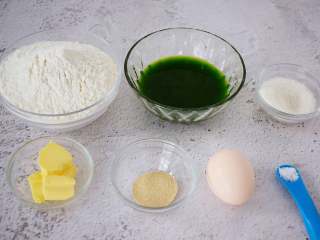 1、菠菜排包,准备好材料