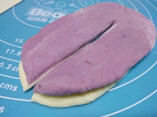 6、萌萌兔小馒头,如图，切一刀，切勿切断。