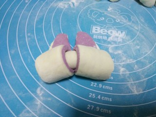 8、萌萌兔小馒头,留出耳朵的位置。